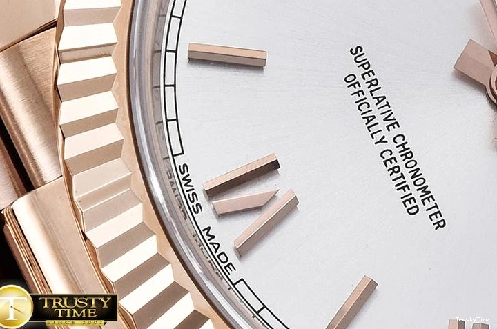 0912 RDD0208A – DayDate 40mm FlexibleFit 680
